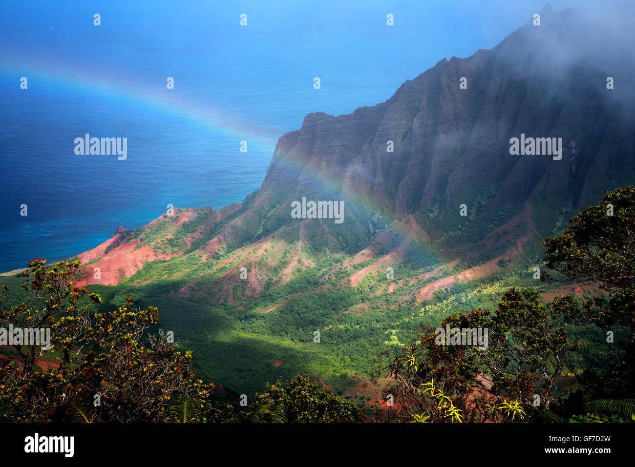 Regenbogen vom Kalalau Lookout gesehen. Waimea Canyon. Kauai, Hawaii Stockfoto