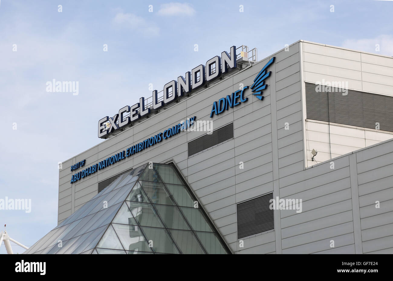 Detail des Haupteingangs der Londoner Excel Exhibition Centre in den Docklands. Londons größte Ausstellungsort Stockfoto