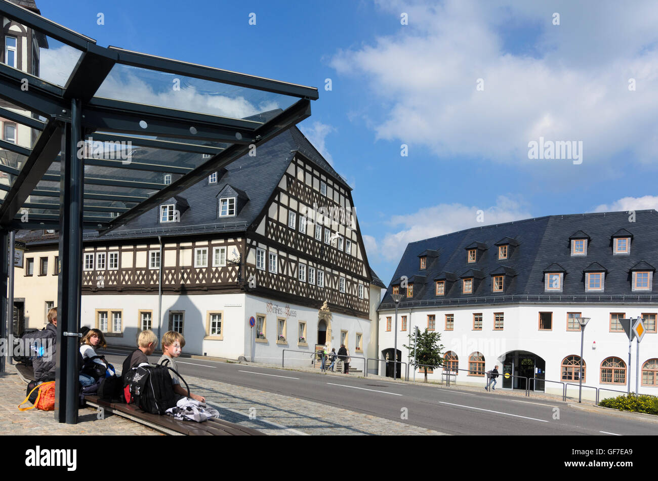 Hartenstein: Marktplatz mit Fachwerkhaus "White Horse", Deutschland, Sachsen, Sachsen, Stockfoto