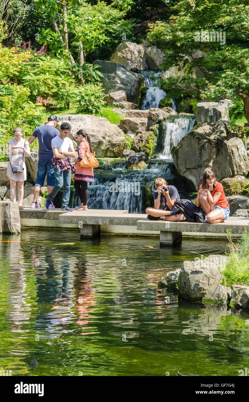 Ein Blick auf The Kyoto Garden in Holland Park, London. Stockfoto