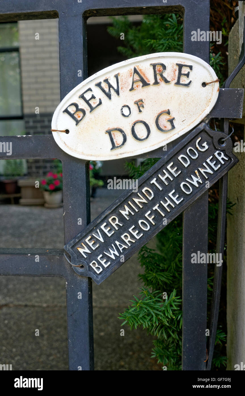 Vorsicht bei Humor Hund und Besitzer anmelden das Tor einer Eigentumswohnung in Vancouver, Kanada Stockfoto