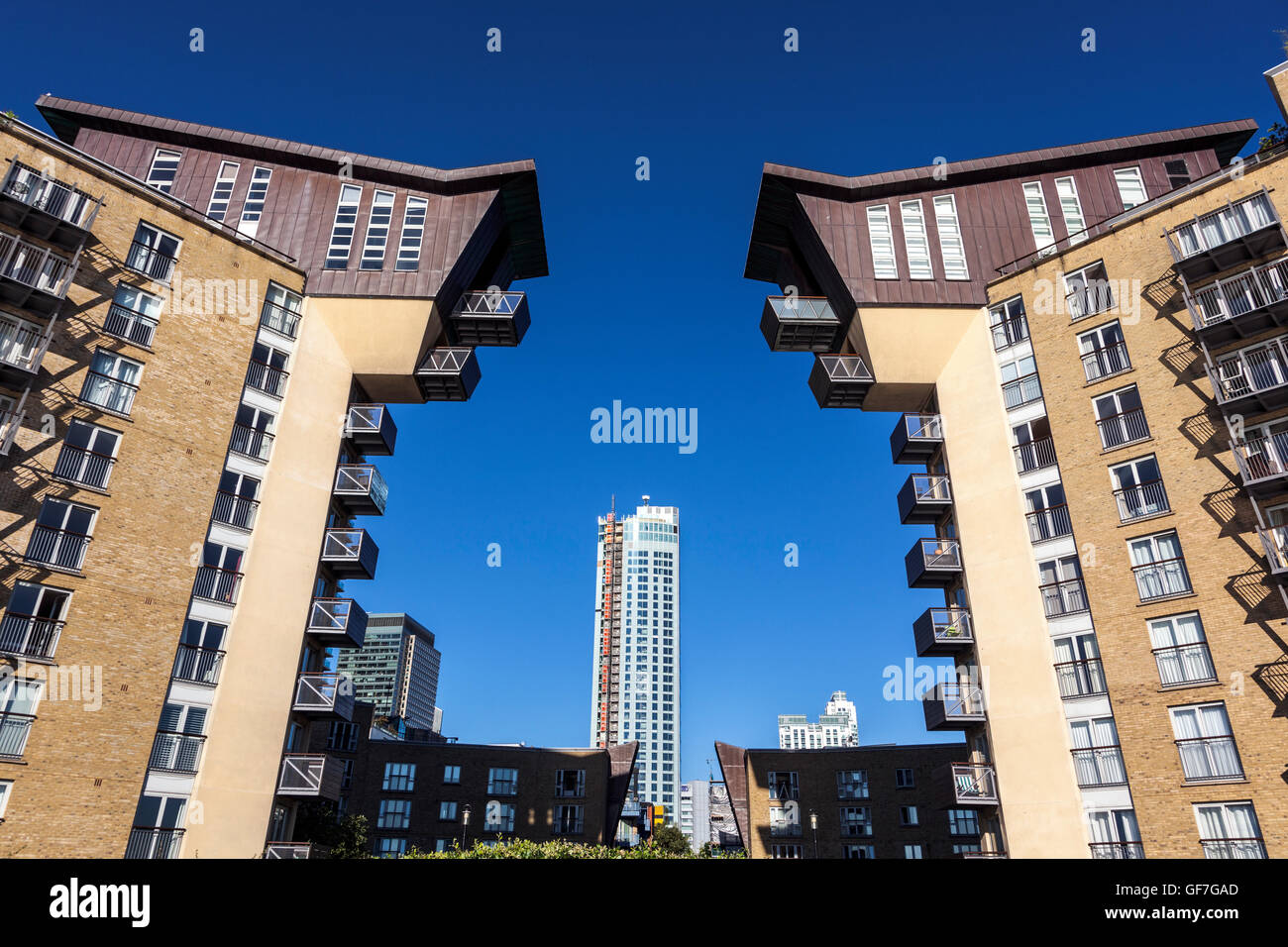 Wohnblöcke des Millennium-Hafen-Entwicklung in Canary Wharf / Westferry Road, London, UK Stockfoto