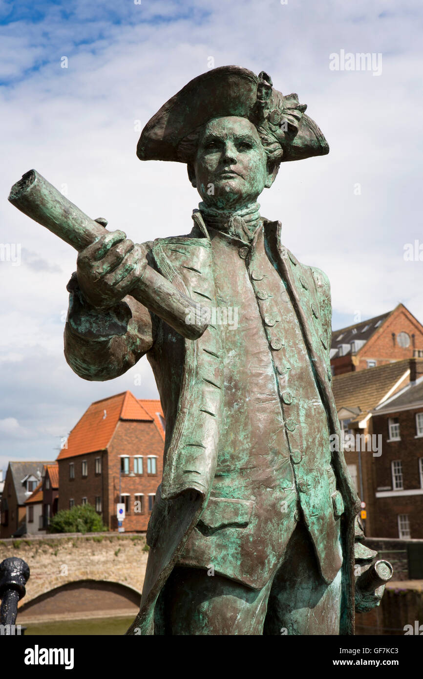 Großbritannien, England, Norfolk, King's Lynn, Purfleet Quay, Statue des königlichen Marine Surveyor Kapitän George Vancouver Stockfoto