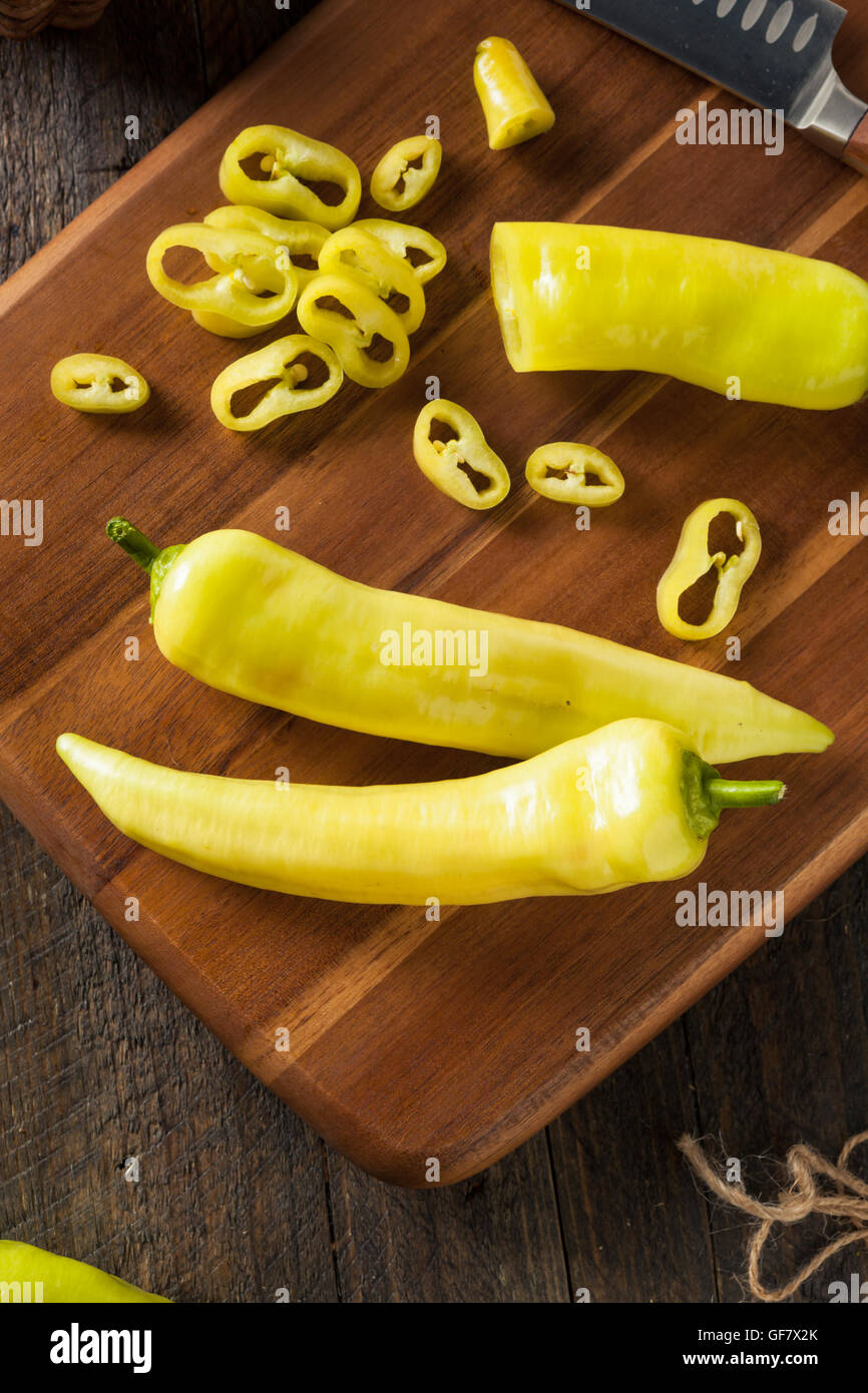 Rohe organische gelbe Banane Paprika Ready to Cut Stockfoto