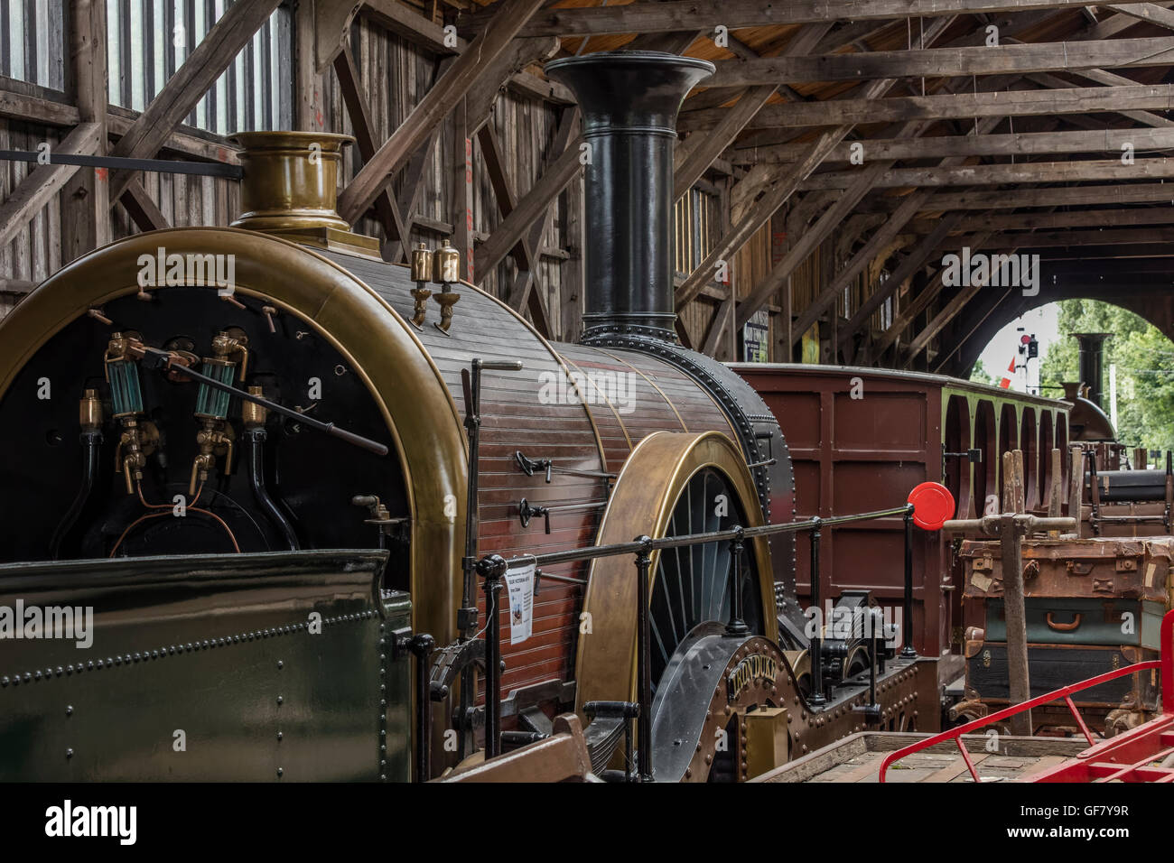 Sehr alte viktorianische Dampflok im Zug Schuppen im Didcot Railway Centre in Oxfordshire Stockfoto