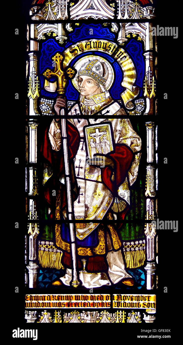 Canterbury, Kent, UK. St. Thomas von Canterbury römisch-katholische Kirche. Glasfenster, Kapelle des Märtyrers: Augustinus... Stockfoto