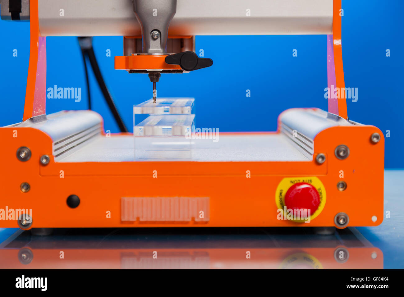 CNC-Fräsmaschine für die Verarbeitung von Kunststoffen zu koordinieren Stockfoto