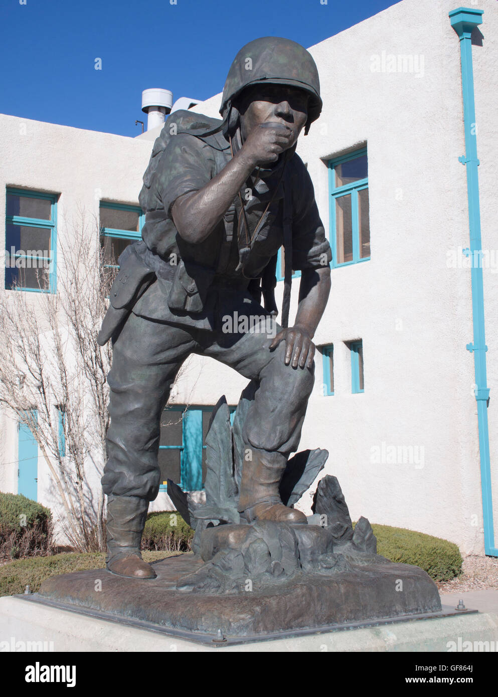Navajo Code Talker Statue in Gallup, New Mexico, zu Ehren der Helden des Zweiten Weltkriegs, deren unzerbrechlicher Sprachcode entscheidend für den Sieg des US-Militärs war. Stockfoto