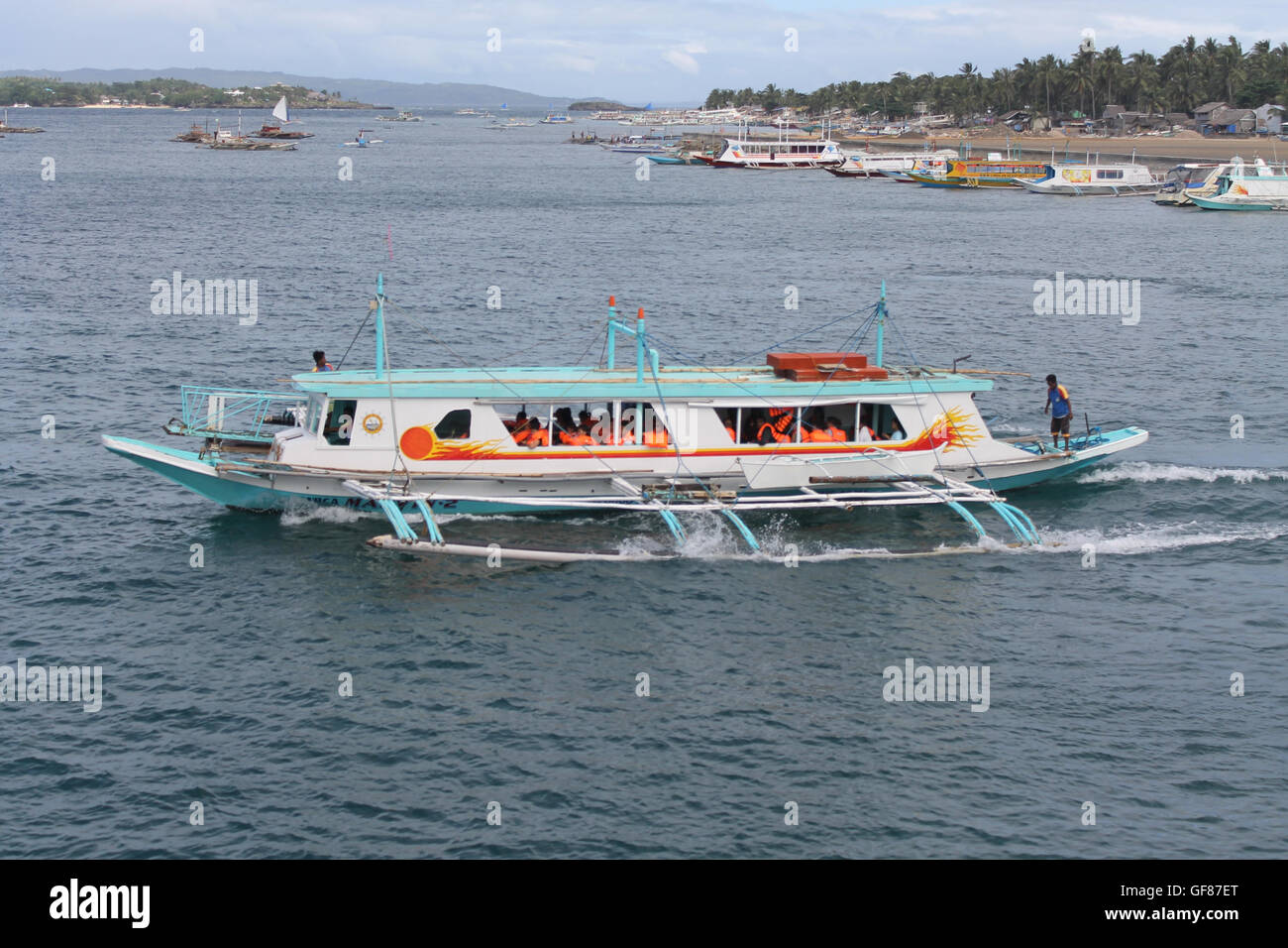 Fähre Hafen Caticlan zu verlassen und in Richtung Insel Boracay, Philippinen Stockfoto