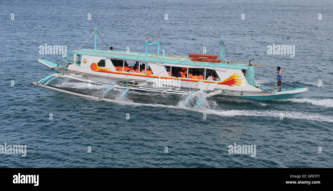 Fähre Boot Vollgas voraus nach Boracay Island, Philippinen Stockfoto