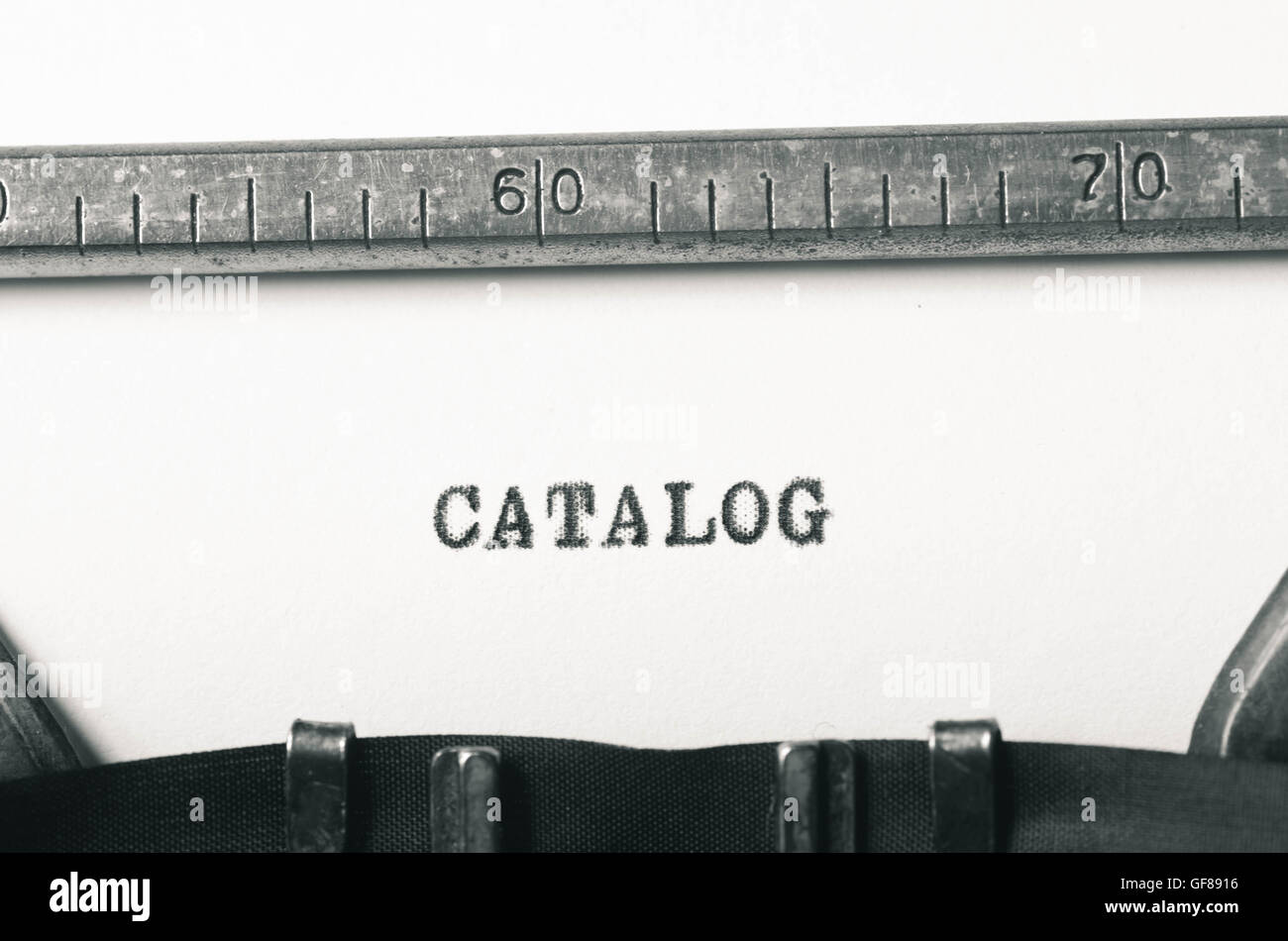 Wort-Katalog auf alte Schreibmaschine getippt Stockfoto