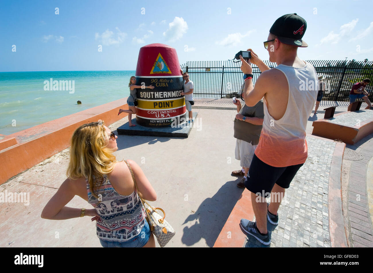 KEY WEST, FLORIDA, USA - 2. Mai 2016: Touristen Bilder am südlichsten Punkt der USA in Key West in Florida machen Stockfoto