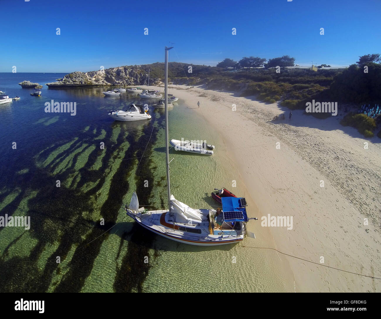 Boote vertäut im Geordie Bay, Rottnest Island, Western Australia. Keine PR Stockfoto