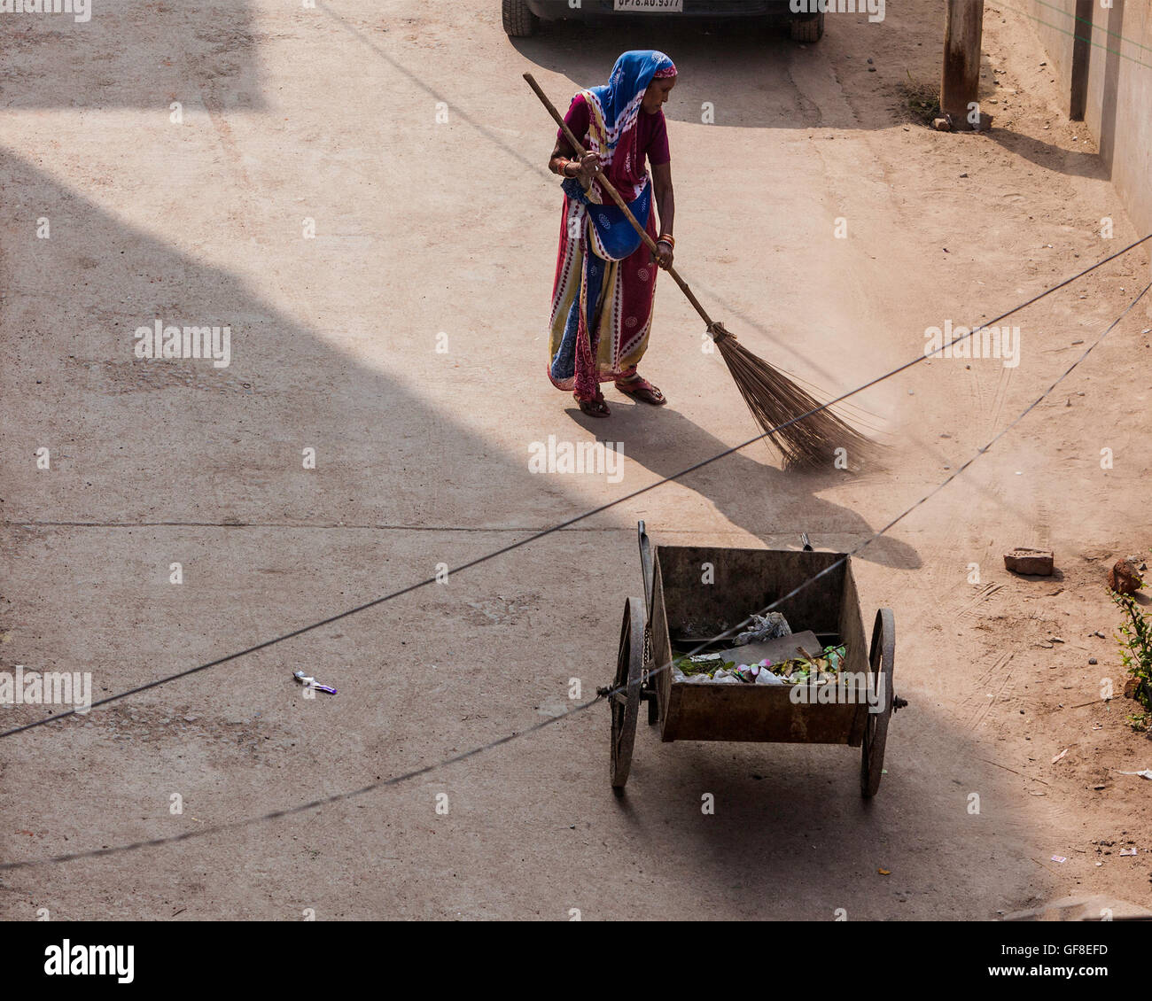 Indiens Analphabeten Frauen arbeiten als Arbeiter mit ihren Händen in Indien. Stockfoto