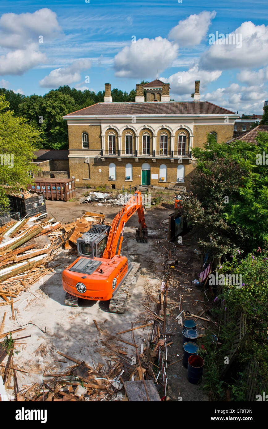 Aussenansicht Bild zeigt ein Teil des geschlossenen St Clements Krankenhauses im Londoner East End vor der großen Sanierung. Stockfoto