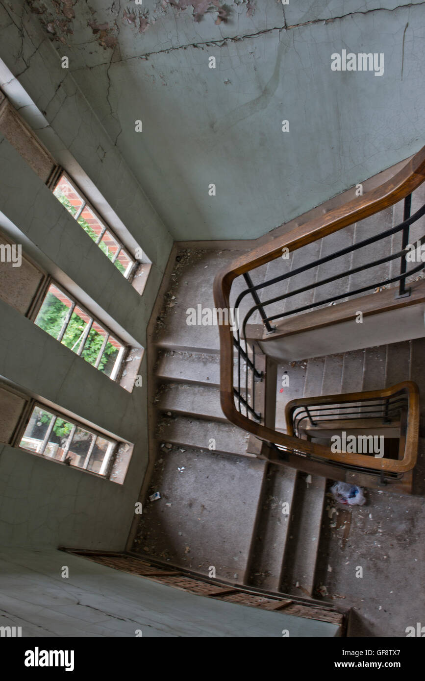 Innere Bild zeigt ein Teil des geschlossenen St Clements Krankenhauses im Londoner East End vor der großen Sanierung. Stockfoto