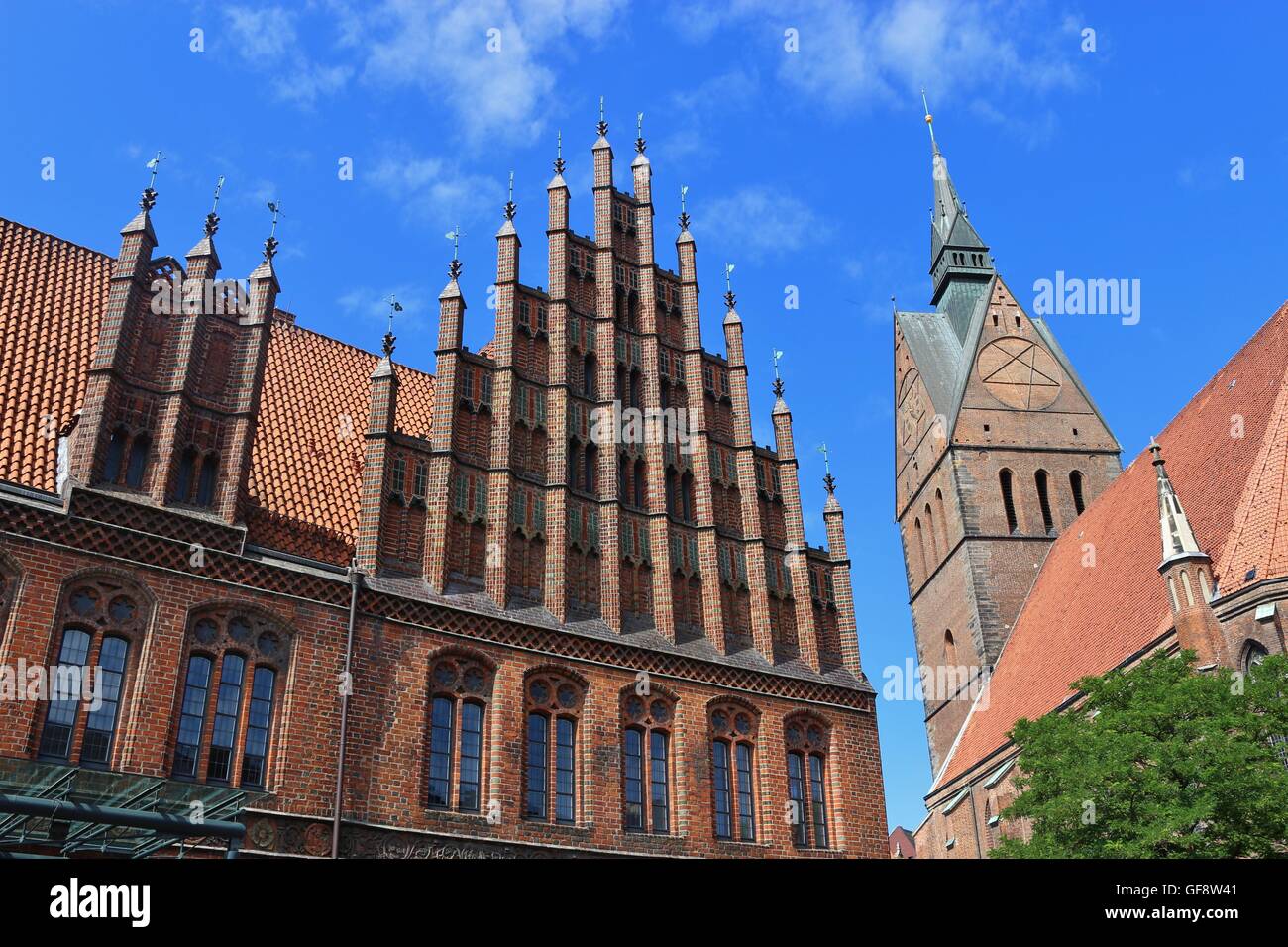 Marktkirche und Rathaus im gotischen Stil in Hannover, im Norden Deutschlands. Stockfoto