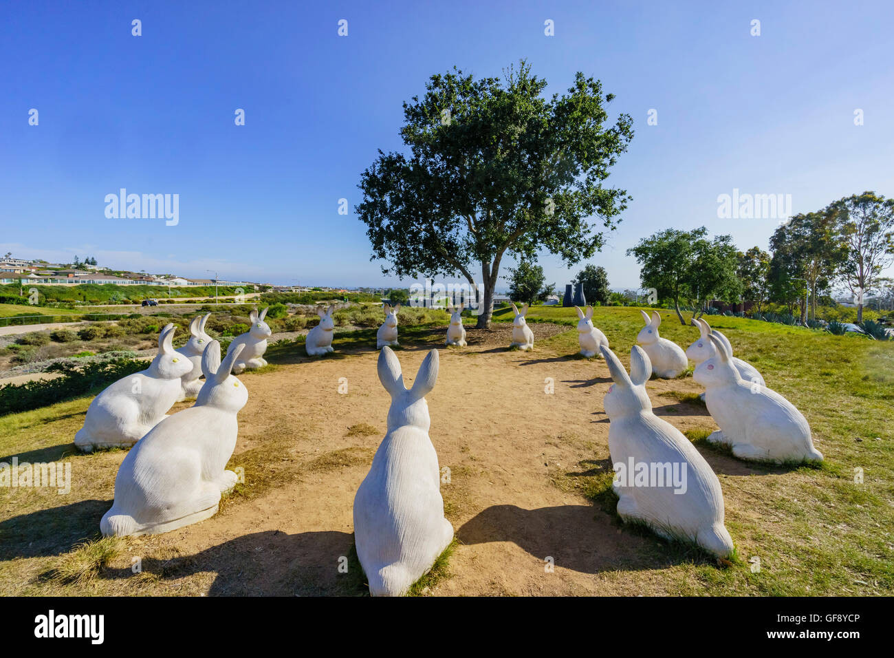 Niedlichen Kaninchen-Statue am Newport Beach Park um Nachmittag Stockfoto