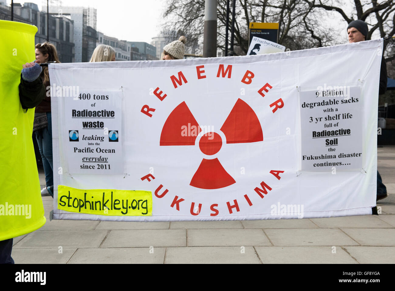 Fukushima Jahrestag März, London. Protest gegen die japanischen Kernkraftwerk Sendai neu organisiert. Stockfoto