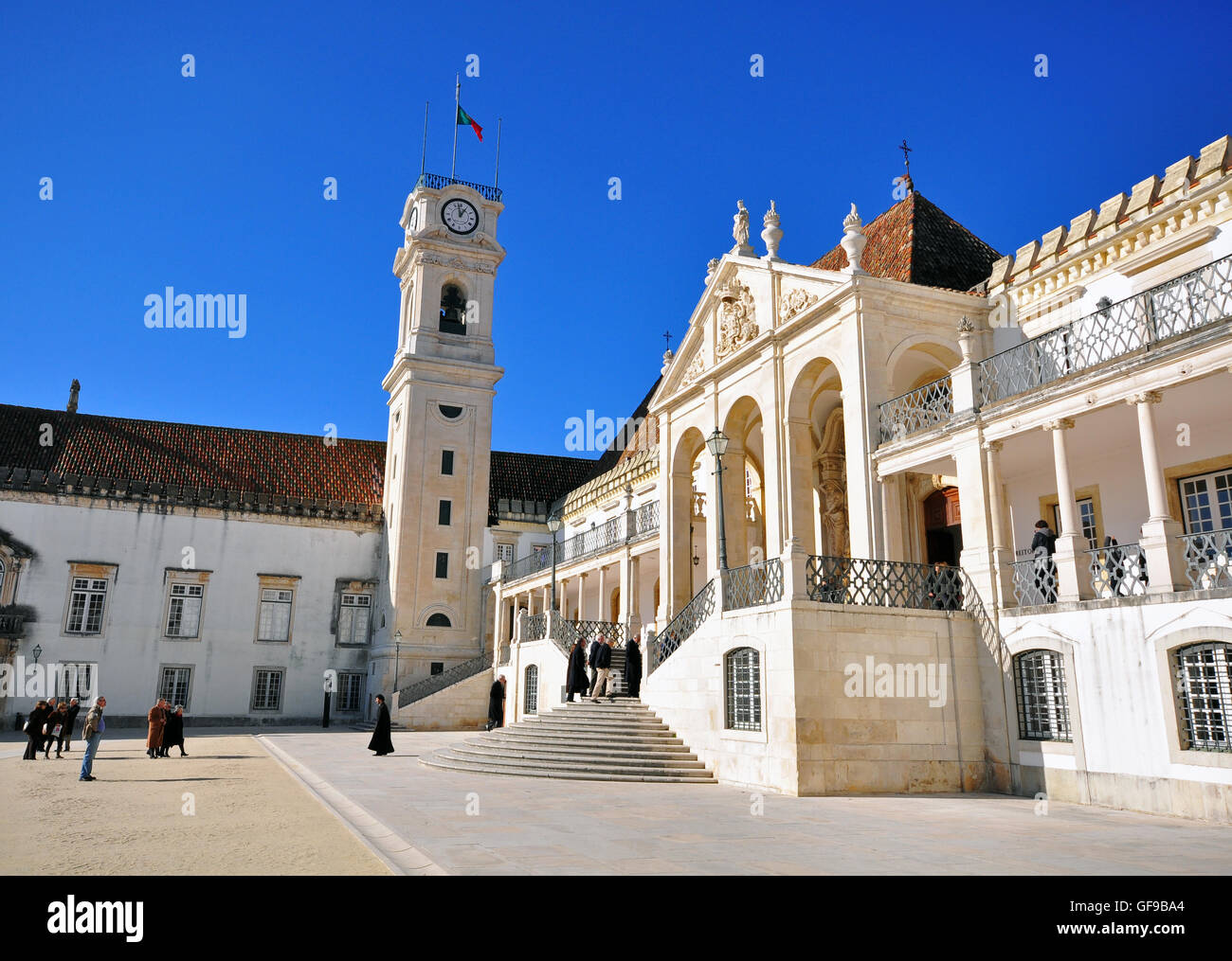 Lissabon, PORTUGAL - Dezember 7: Zentralplatz der Universität Coimbra am 7. Dezember 2013. Coimbra ist die 3. größte Stadt von Port Stockfoto