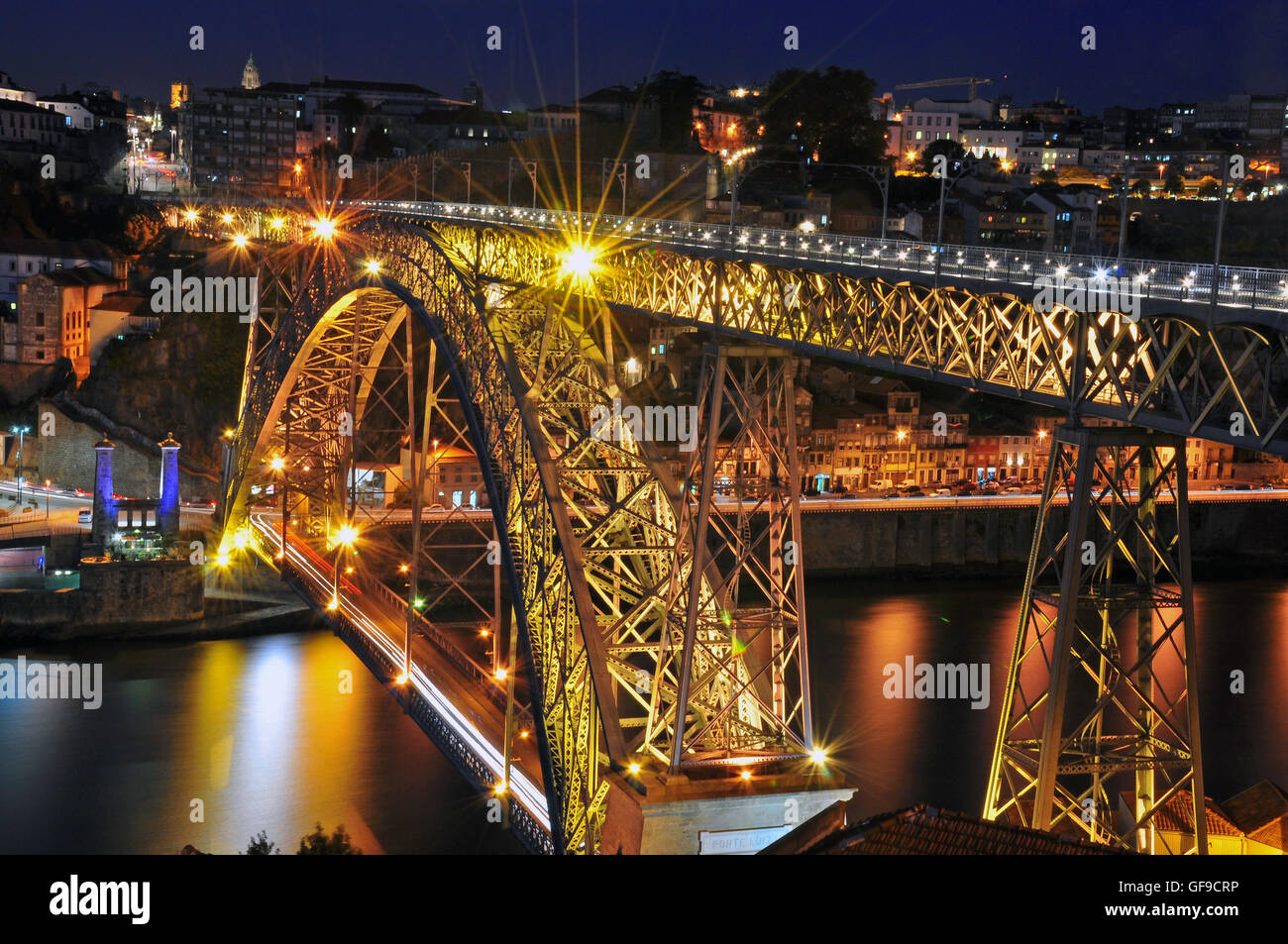 Oporto Bridge bei Nacht, Portugal Stockfoto