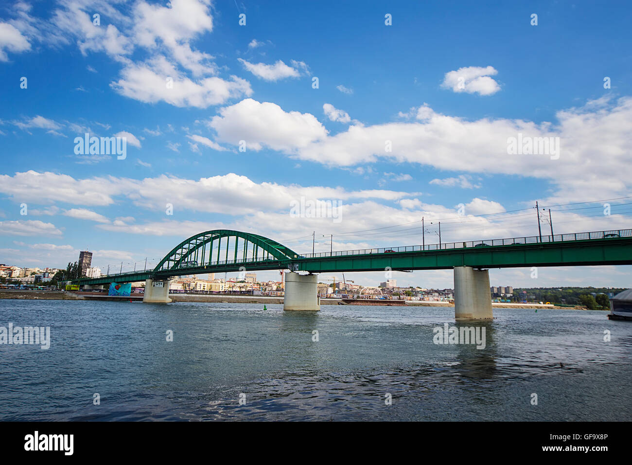 Blick auf Brücke am Fluss Sava in Belgrad, Serbien Stockfoto