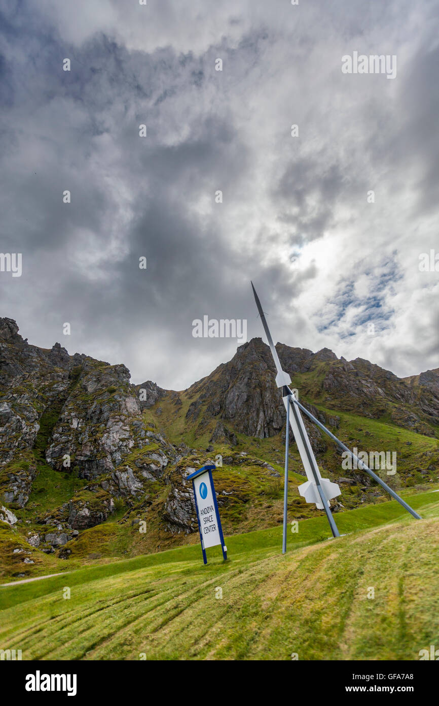 Andenes Space Centre etwas außerhalb der Stadt auf den Vesteralen Inseln, Norwegen. Das Zentrum schießt regelmäßig Raketen ab, um Aurora zu erkennen. Stockfoto