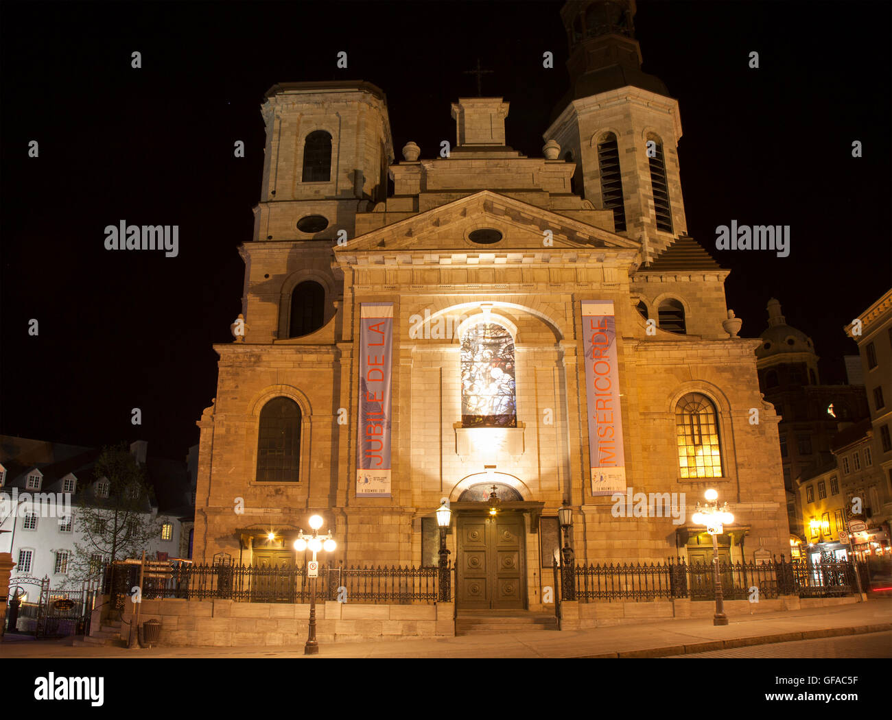 QUEBEC Stadt - 24. Mai 2016: Ansicht der Kathedrale-Basilika von Notre-Dame de Québec in der Nacht, ist der primatial Kirche von Kanada Stockfoto