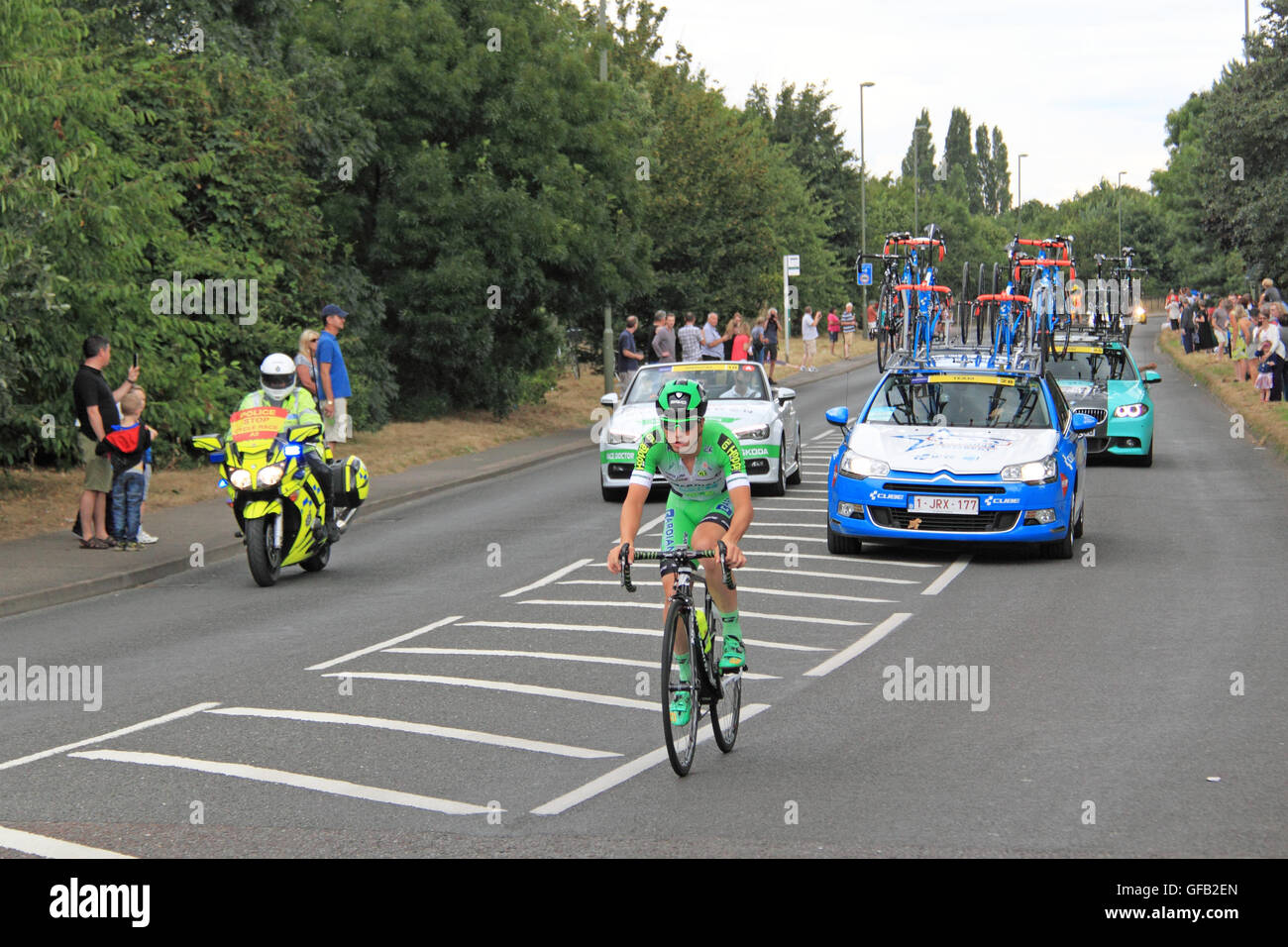 Aufsichtsrechtlichen RideLondon-Surrey Klassiker. Sonntag, 31. Juli 2016. East Molesey, Surrey, London, England, Großbritannien, Vereinigtes Königreich, UK, Europa. Top Profi-Radrennfahrer nahmen an dieser jetzt jährliche Weltklasse-Veranstaltung, die meistens die Route in London 2012 Olympischen Straßenrennen verwendet folgt. Bildnachweis: Ian Flasche/Alamy Live-Nachrichten Stockfoto