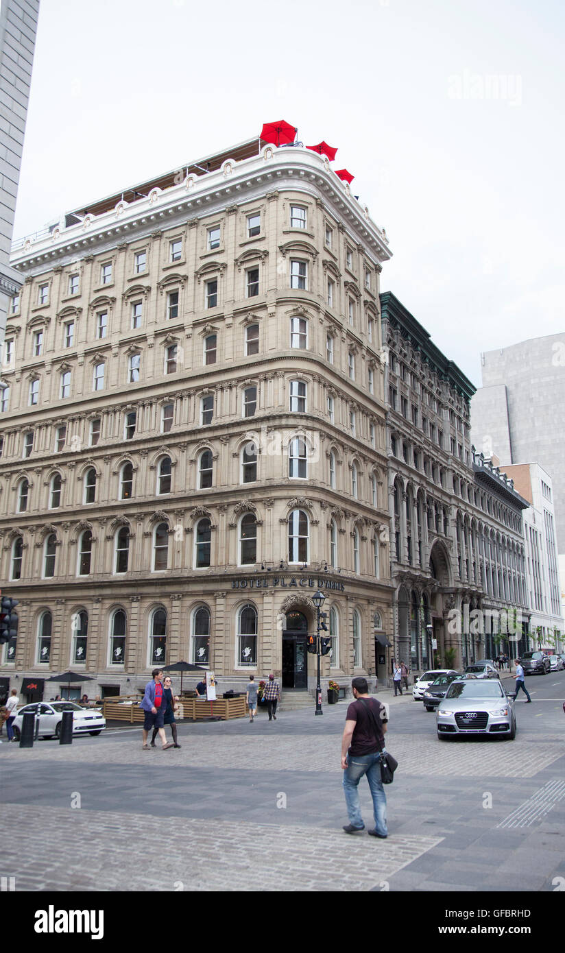 MONTREAL - 27. Mai 2016: In ein neoklassisches Gebäude, ist Hotel Place d ' Armes eine Minute zu Fuß von Basilique Notre-Dame de Montrea Stockfoto