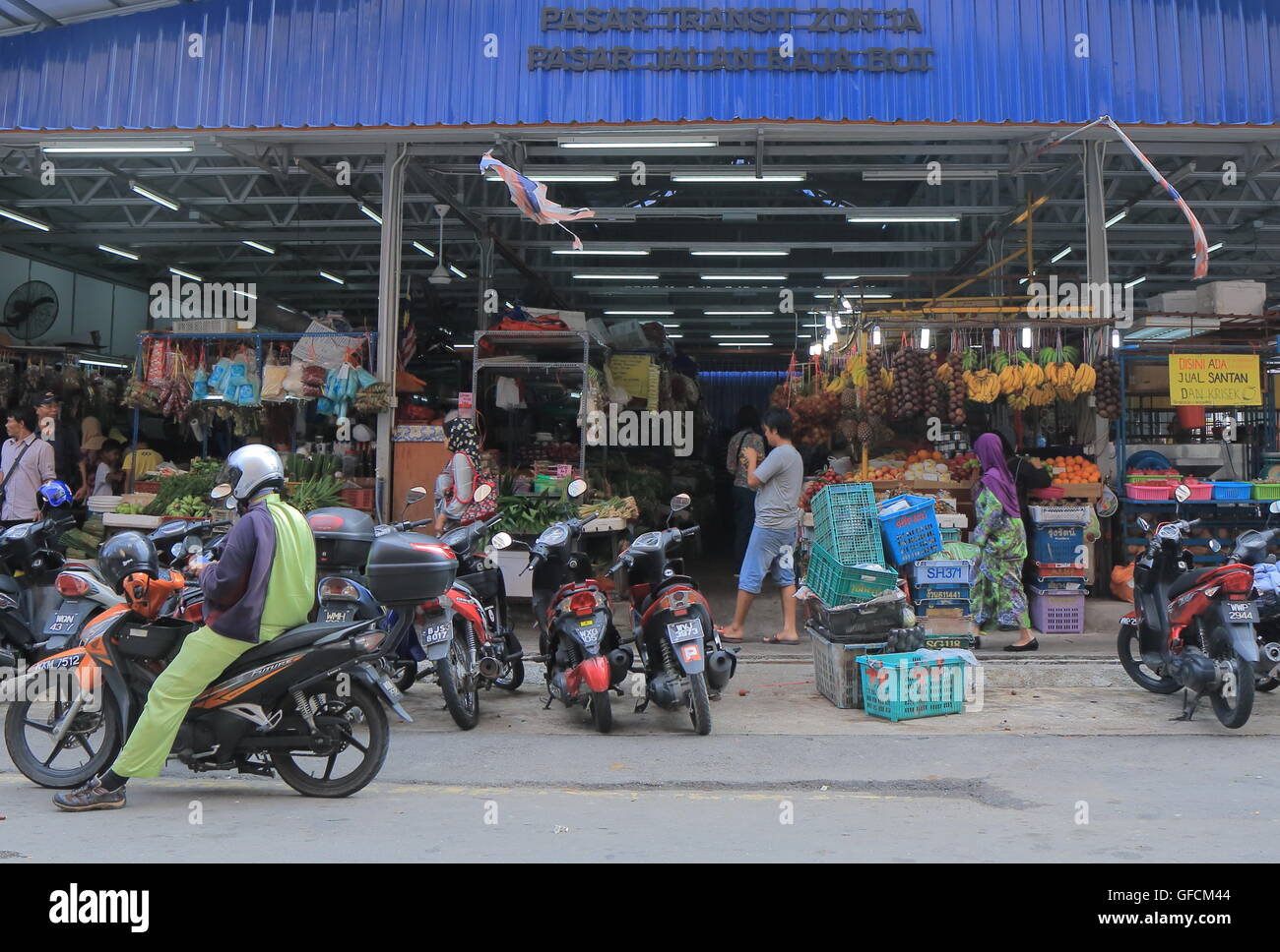 Menschen-Shop am lokalen Markt in Chow Kit in Kuala Lumpur Malaysia Stockfoto