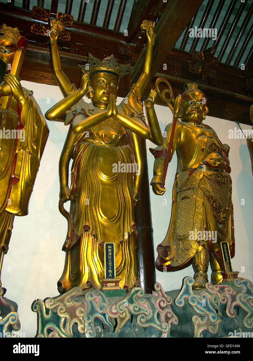 Gottheiten der Götter der zwanzig Himmel im großen Saal des Tempels des Jade Buddha in Shanghai, China. Stockfoto