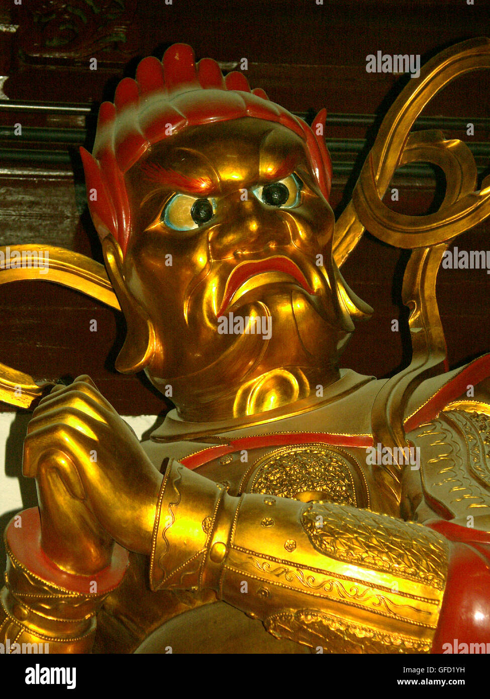 Eine Gottheit der Götter der zwanzig Himmel im großen Saal des Tempels des Jade Buddha in Shanghai, China. Stockfoto