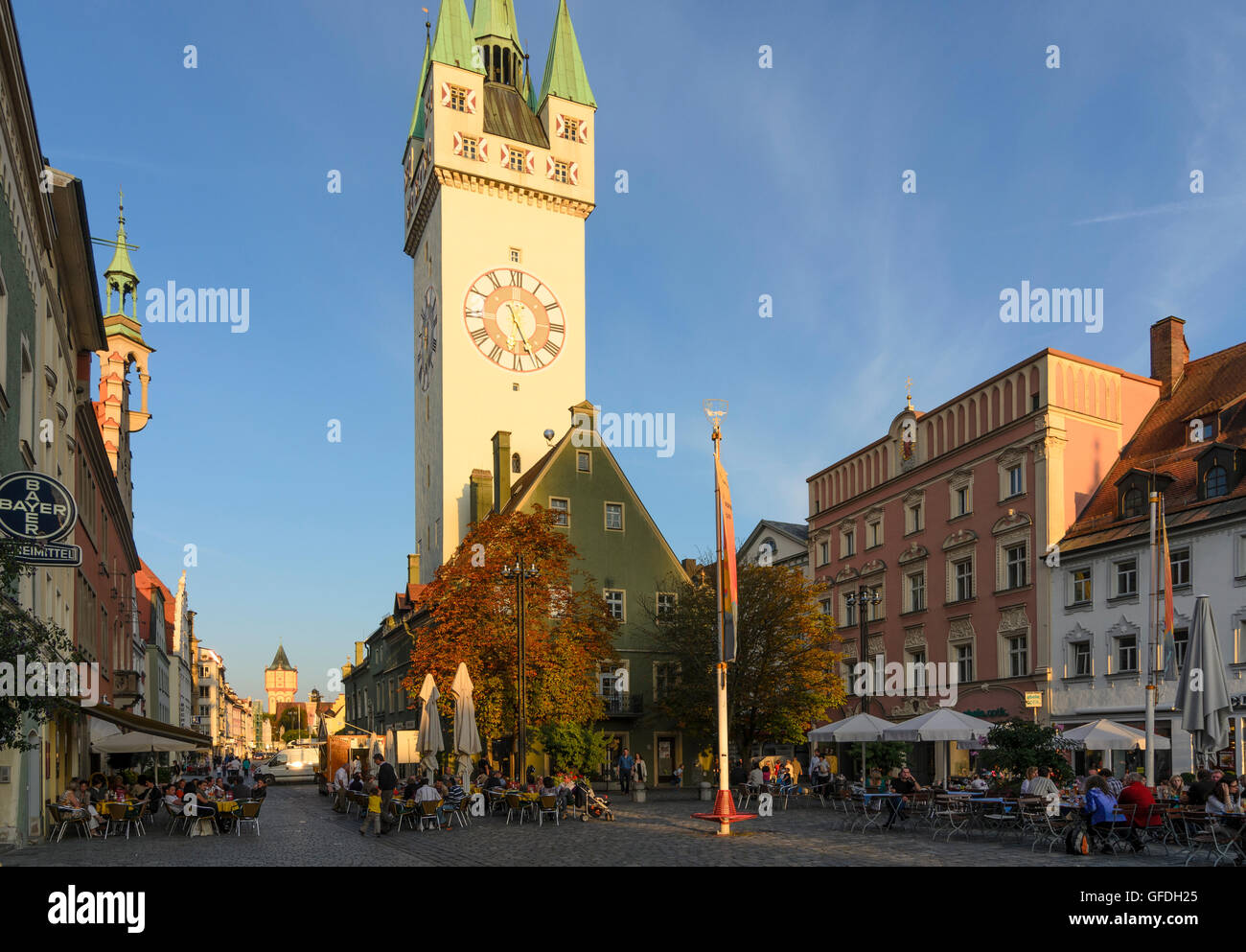 Straubing: quadratische Theresienplatz, Stadtturm, Deutschland, Bayern, Bayern, Niederbayern, Niederbayern Stockfoto