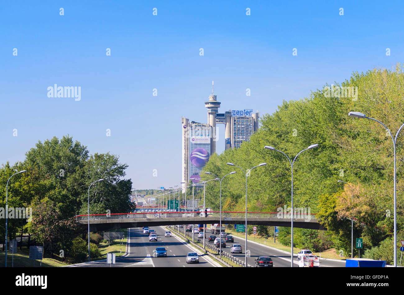 Beograd, Belgrad: Gemeinde Novi Beograd mit der M1 und dem westlichen Stadttor (Genex Turm), Serbien, Stockfoto