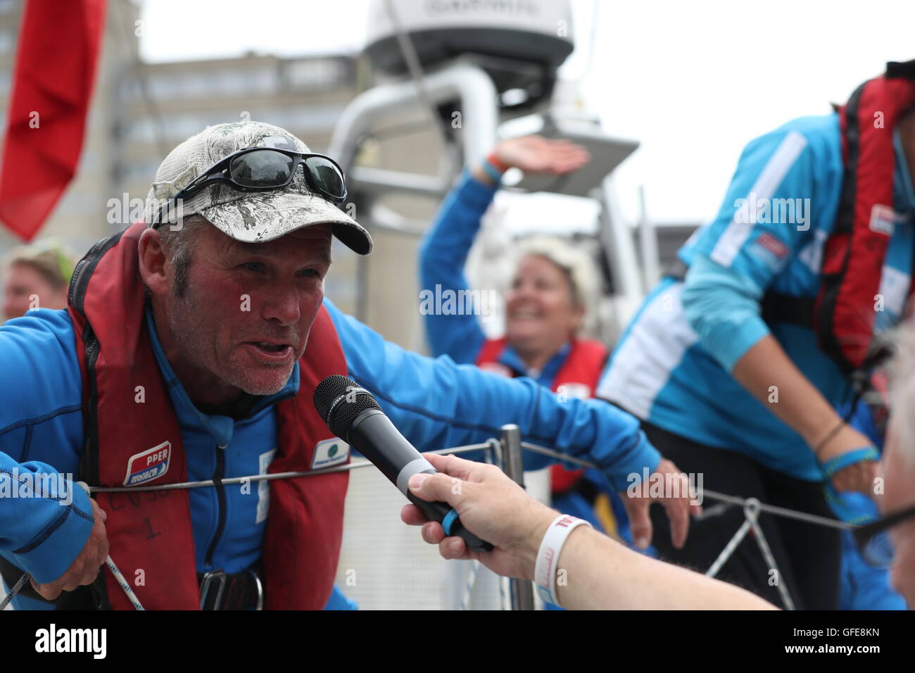 Skipper Martin Clough von Team Unicef in der Endphase der Clipper Round the World Yacht Race am St Katharine Docks, London. PRESSEVERBAND Foto. Bild Datum: Samstag, 30. Juli 2016. Bildnachweis sollte lauten: Simon Cooper/PA Wire Stockfoto