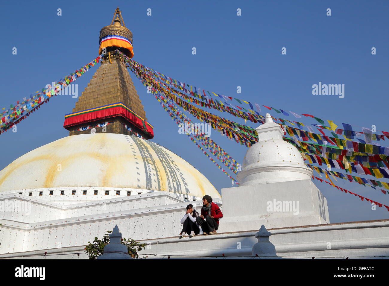 Ein junges nepalesische paar bei der Bodhnath Stupa, Kathmandu, Nepal Stockfoto