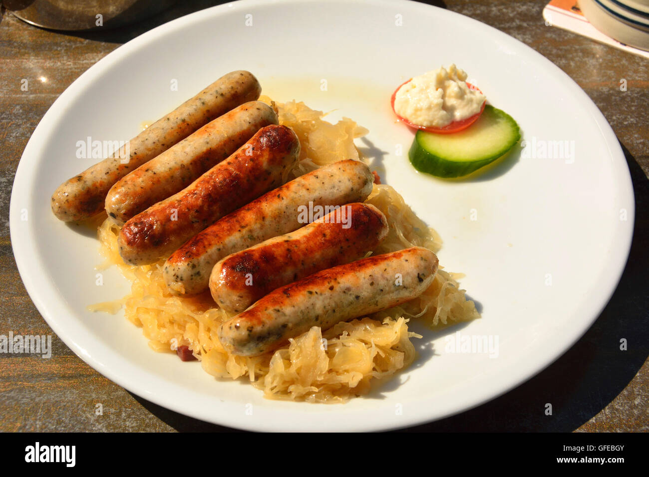 Nürnberger Würstchen mit sauerkraut Stockfotografie - Alamy