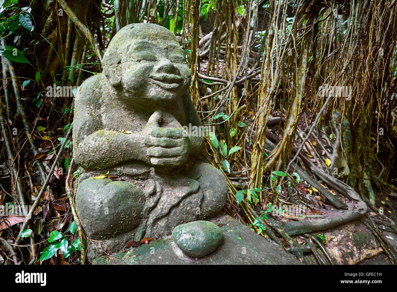 Steinstatue in Sacred Monkey Sanctuary, Bali, Indonesien Stockfoto