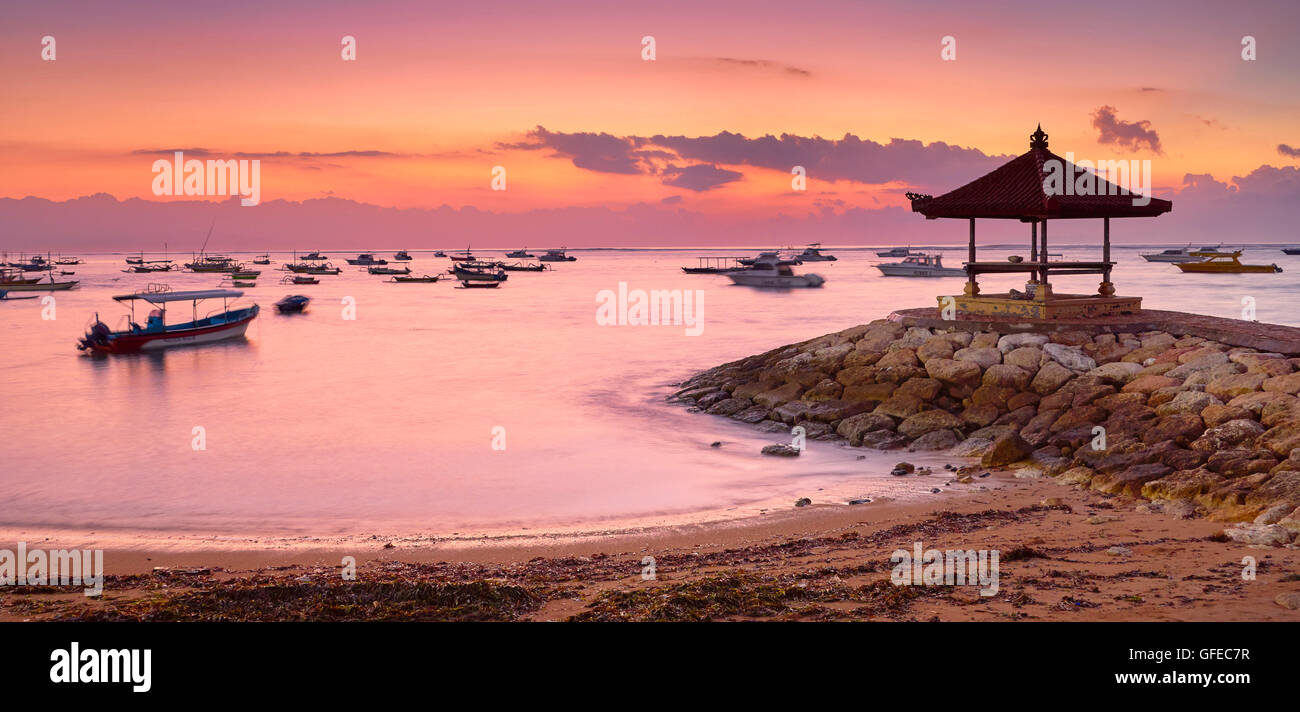 Sanur Beach bei Sonnenaufgang, Bali, Indonesien Stockfoto