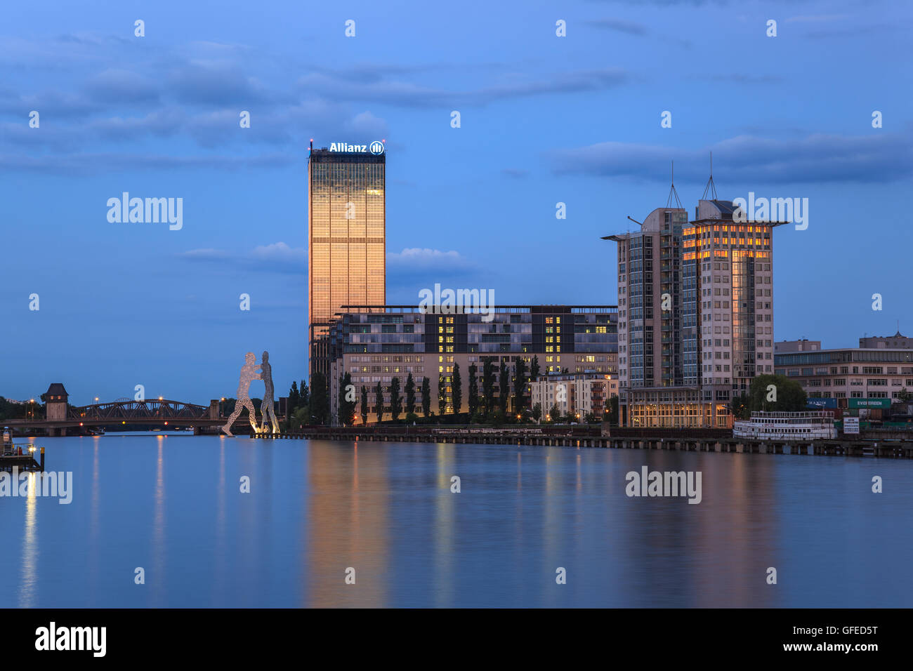 Berliner Skyline bei Nacht, Deutschland Stockfoto