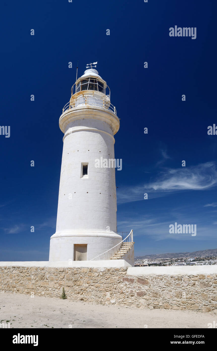 Alten weißen Leuchtturm in der Nähe der Stadt neue Paphos, Zypern, Mittelmeer-Küste, Europa Stockfoto