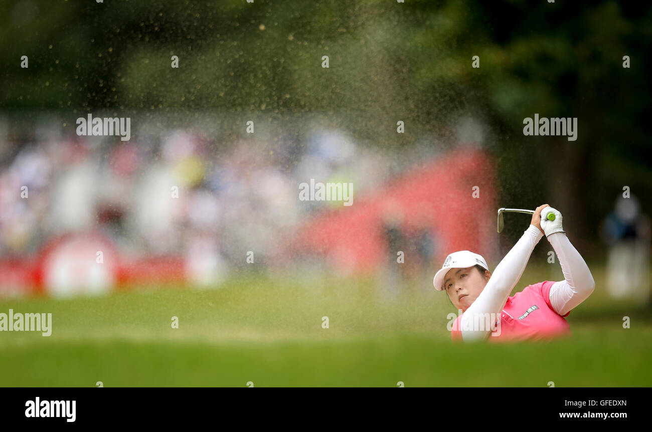 Chinas Shanshan Feng spielt am vierten Tag der Ricoh Women's British Open im Woburn Golf Club aus dem Bunker. DRÜCKEN SIE VERBANDSFOTO. Bilddatum: Sonntag, 31. Juli 2016. PA Story ansehen Golf Women. Bildnachweis sollte lauten: Steve Paston/PA Wire. EINSCHRÄNKUNGEN: Nur für redaktionelle Zwecke. Keine kommerzielle Nutzung. Keine falsche kommerzielle Vereinigung. Keine Videoemulation. Keine Bildbearbeitung. Stockfoto