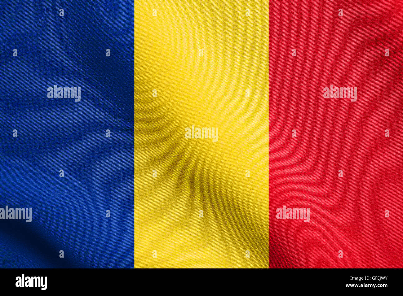 Flagge von Rumänien winken in den Wind mit detaillierten Stoff. Rumänische Nationalflagge. Stockfoto