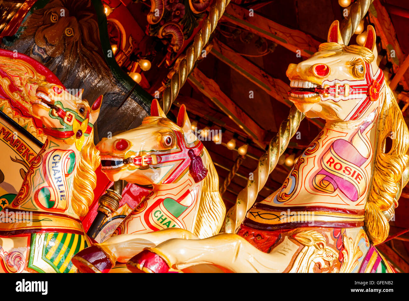 Drei Karussellpferd auf Steam fair Stil frohe gehen rund Stockfoto