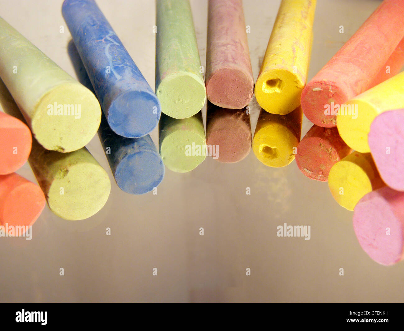 Wachsmalstifte in verschiedenen Farben Stockfoto