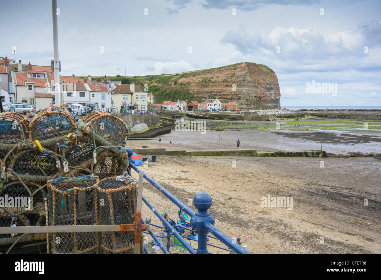 Staithes bei Ebbe Stockfoto