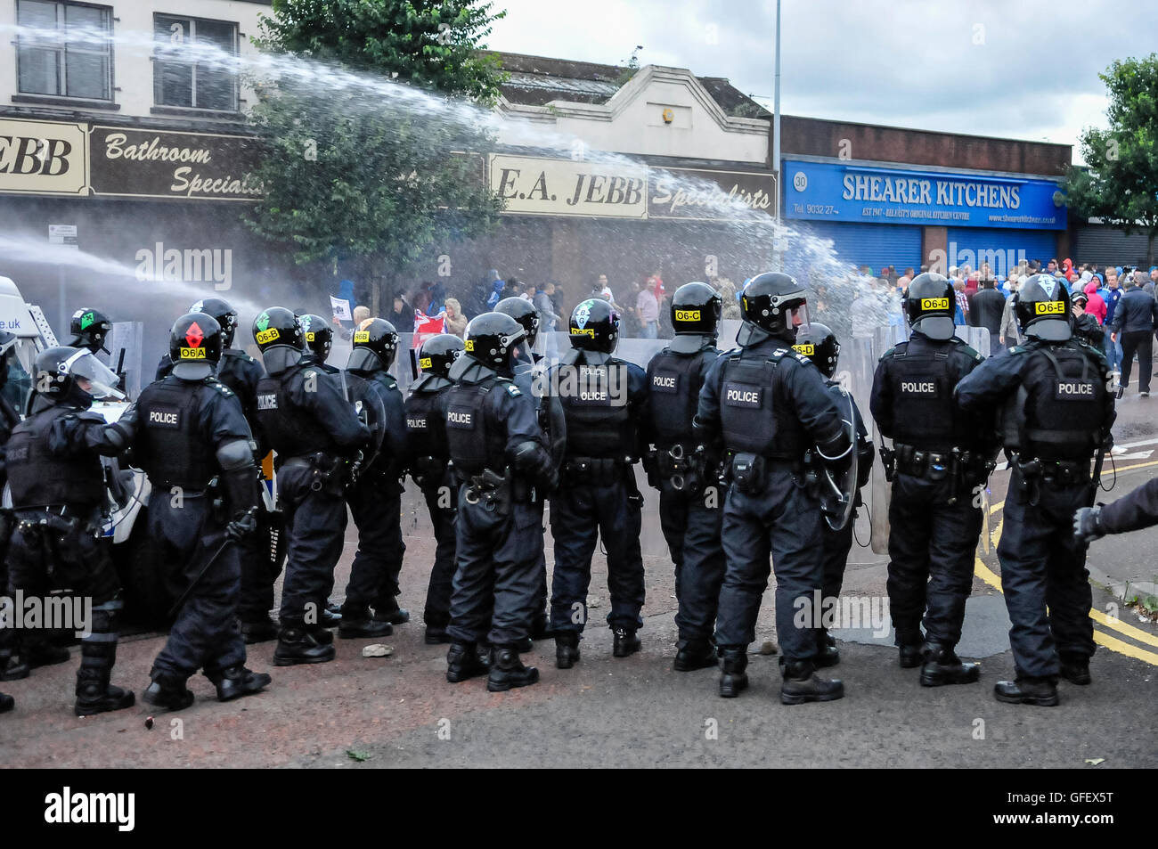 Belfast, Nordirland. 9. August 2013 - Funken eine Anti-Internierung-Parade von Republikanern Unruhen durch Proteste Loyalisten in Belfast Stockfoto