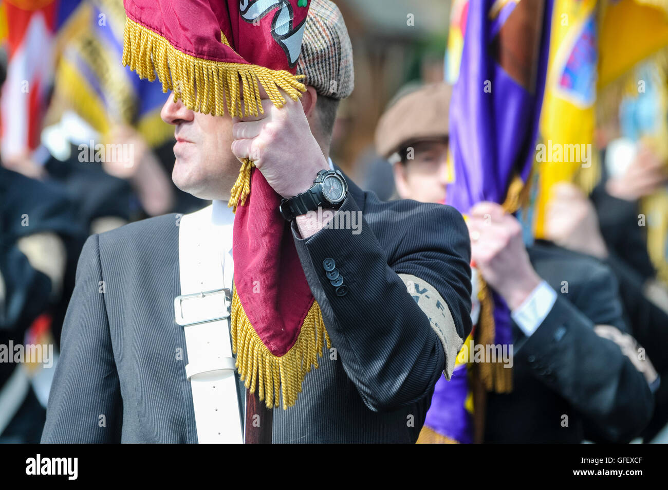 Die Farbe Partei der Ulster Volunteer Force (UVF) an ein WW1 Reenactment und Gedenken der 1912 "Gun Running" Veranstaltung in Larne, Nordirland. Stockfoto