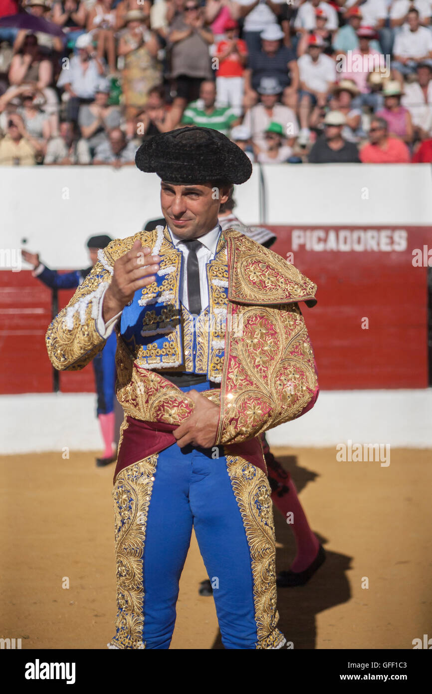Die spanische Stierkämpfer Francico Rivera Stierkampf mit der krücke in der Stierkampfarena von La Florida, Spanien Stockfoto